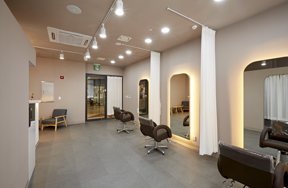 点亮空间之美 | 14 平米美容店的照明设计-8