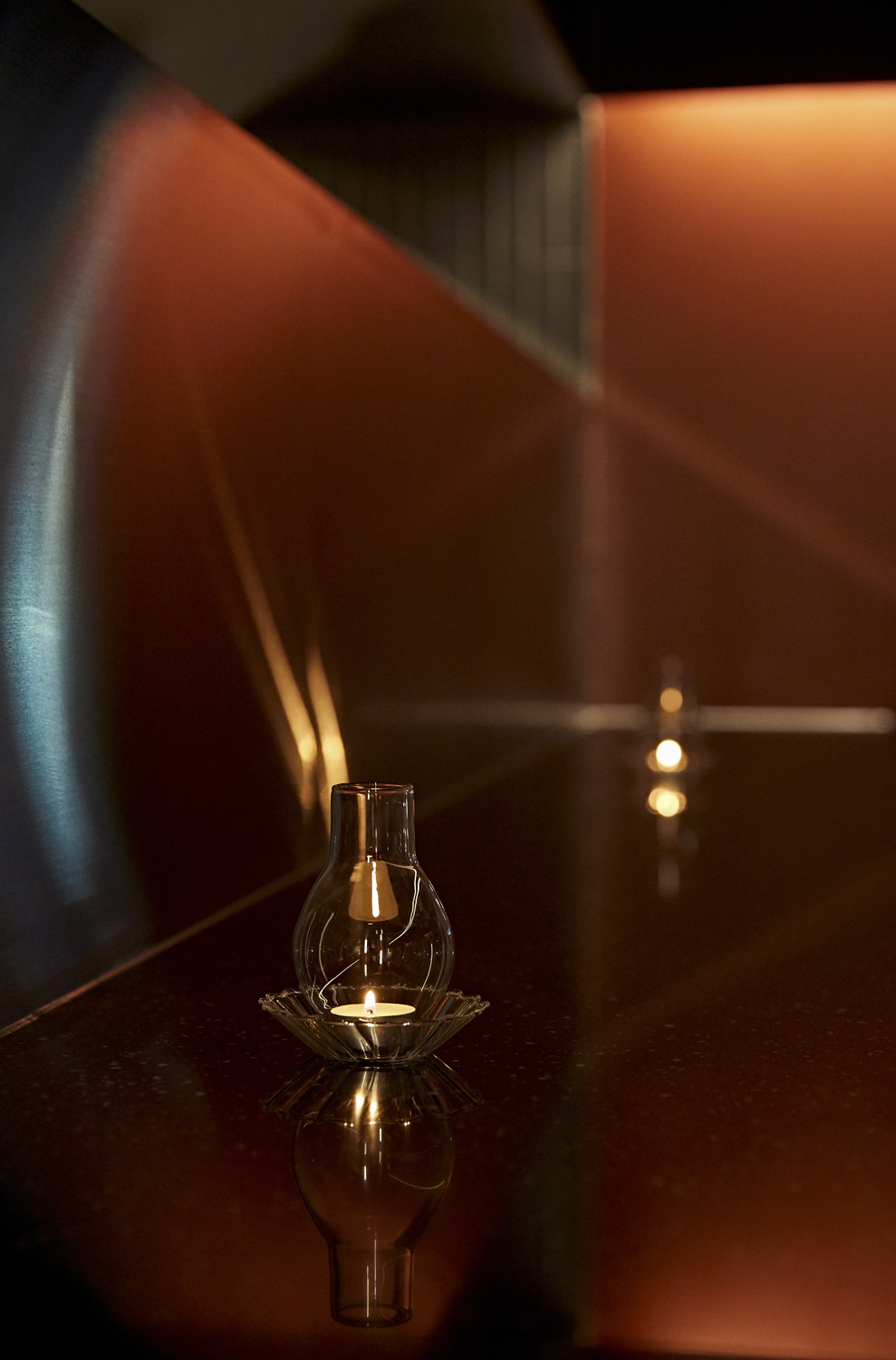 13 坪现代简约餐厅设计，黑白色调的魅力空间-15