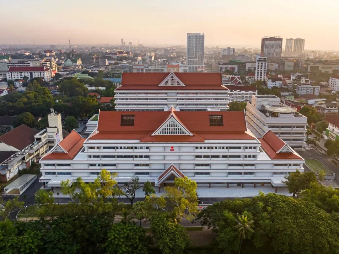 中国援建老挝玛霍索综合医院大楼落成，国务院总理李强出席仪式！-17