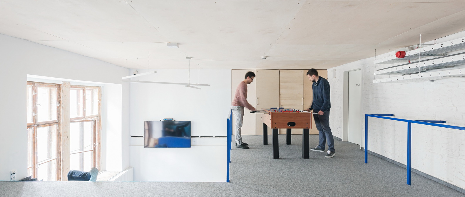 布达佩斯百年建筑变身为 98 床位青年旅舍-74