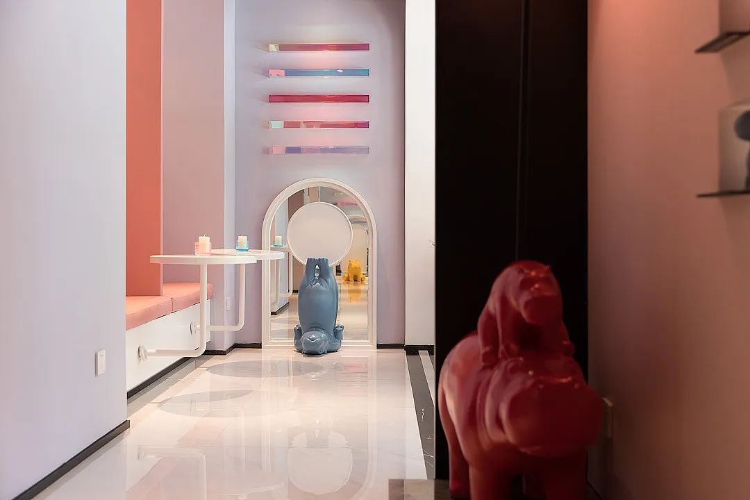 重庆金科天宸 63㎡孟菲斯风咖啡馆,设计巧妙融入多彩艺术元素-21