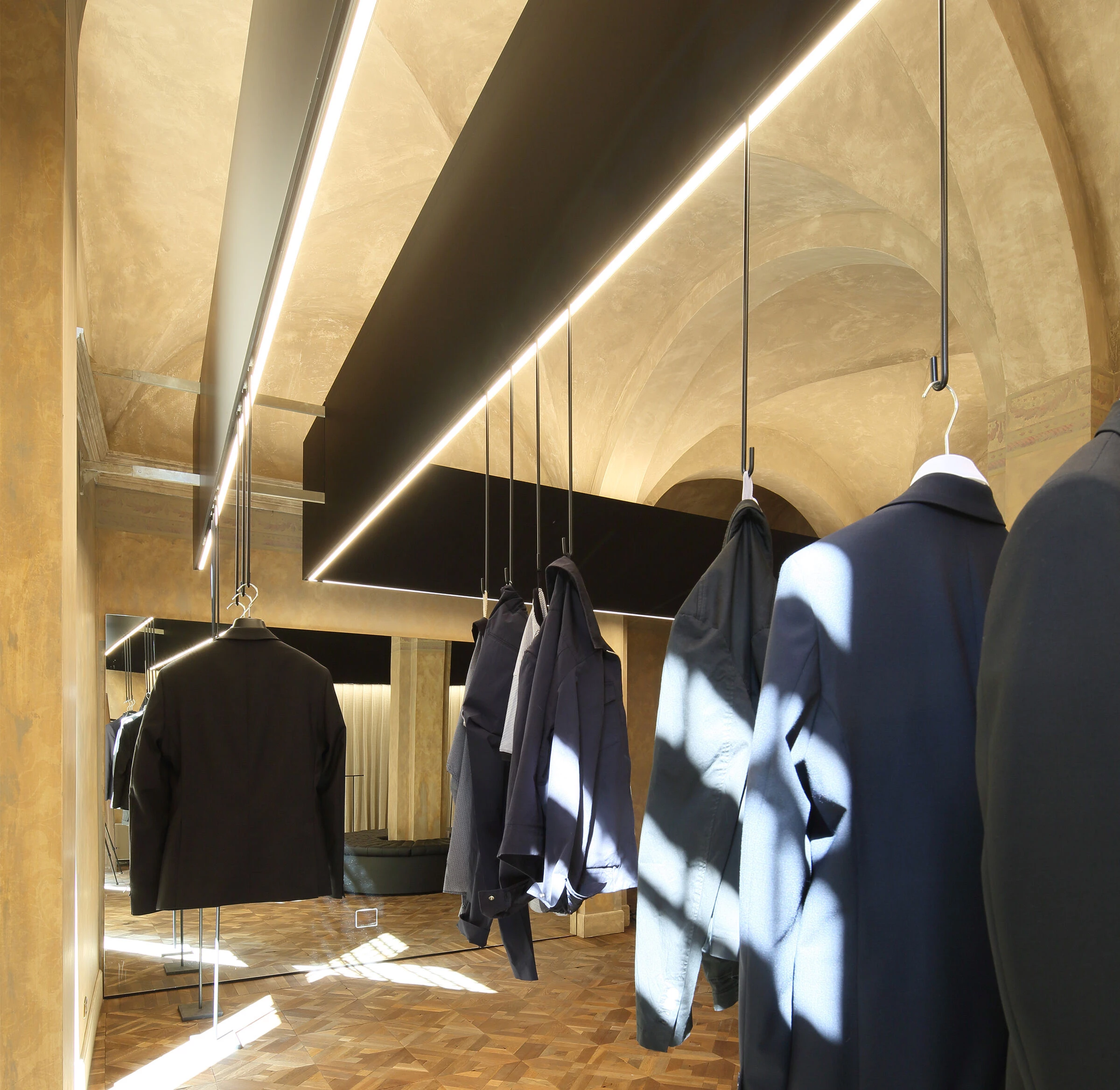 Reggio Emilia 服装店室内设计丨意大利雷焦艾米利亚-10