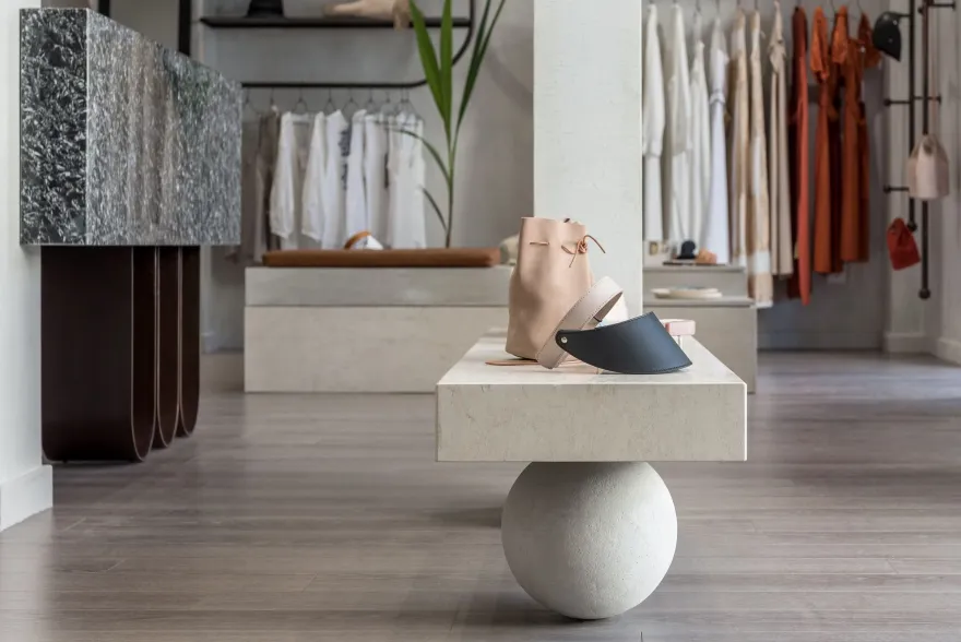 希腊 Afytos 海滩村新地标 | 雕塑式极简主义“Ficurini”概念店-26