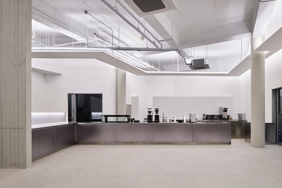 简洁风咖啡店面包店空间SINKI HAERO，韩国 | Designed by designby83 - 面包店 - 餐厅LOGO-VI空间设计-全球餐饮研究所-26