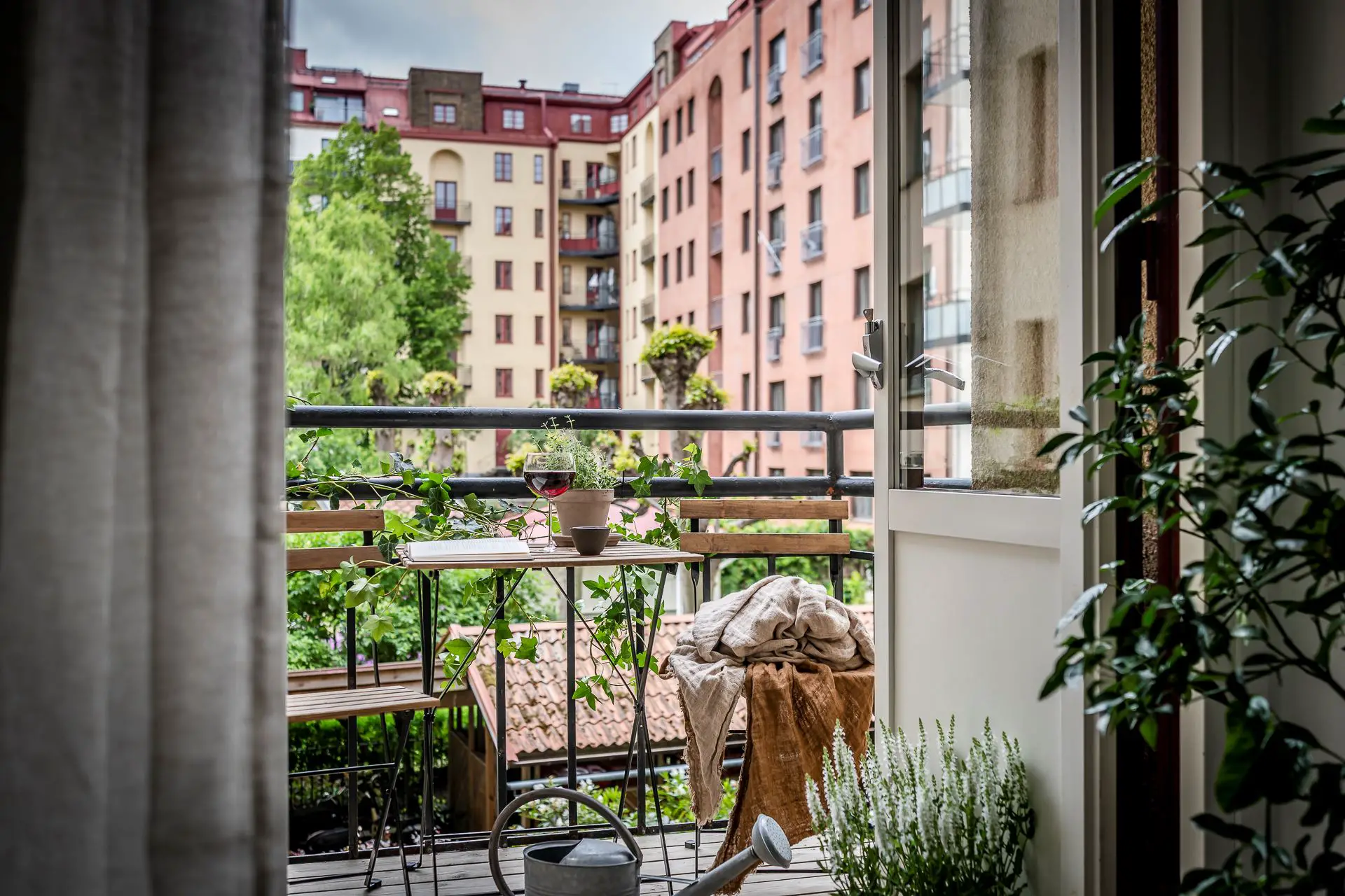 瑞典公寓绿色植物装饰设计-13