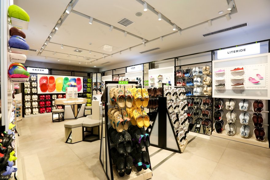Crocs Global Store Concept by Briggs Hillier-4
