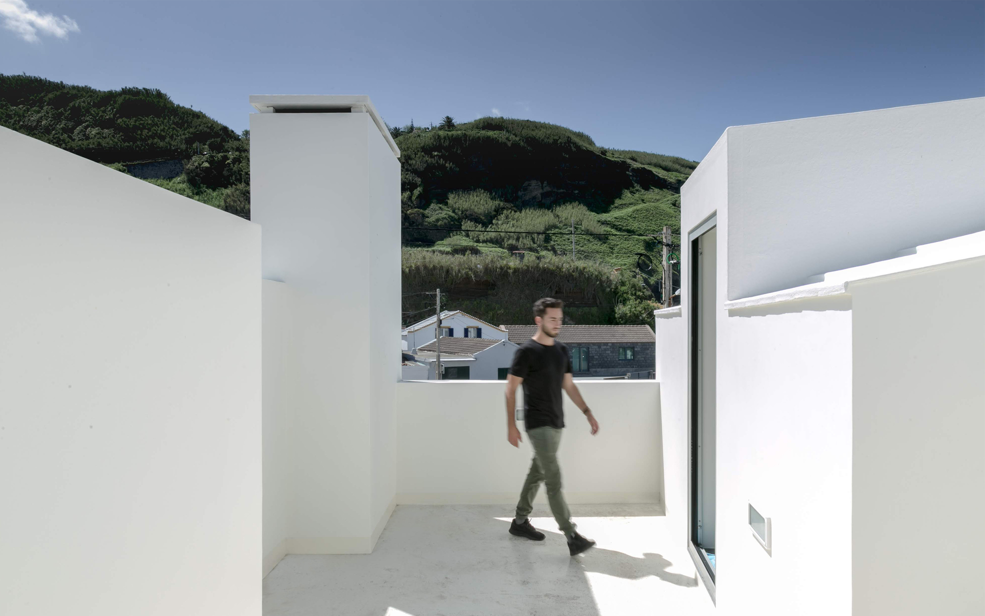 简约渔村小屋修复 融入地方特色-1