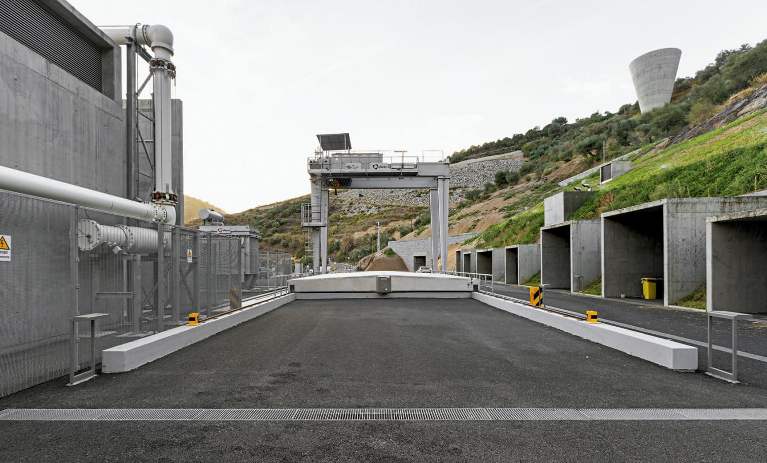 嵌入山体的生态能源站 · 葡萄牙 Foz Tua 水电站-13