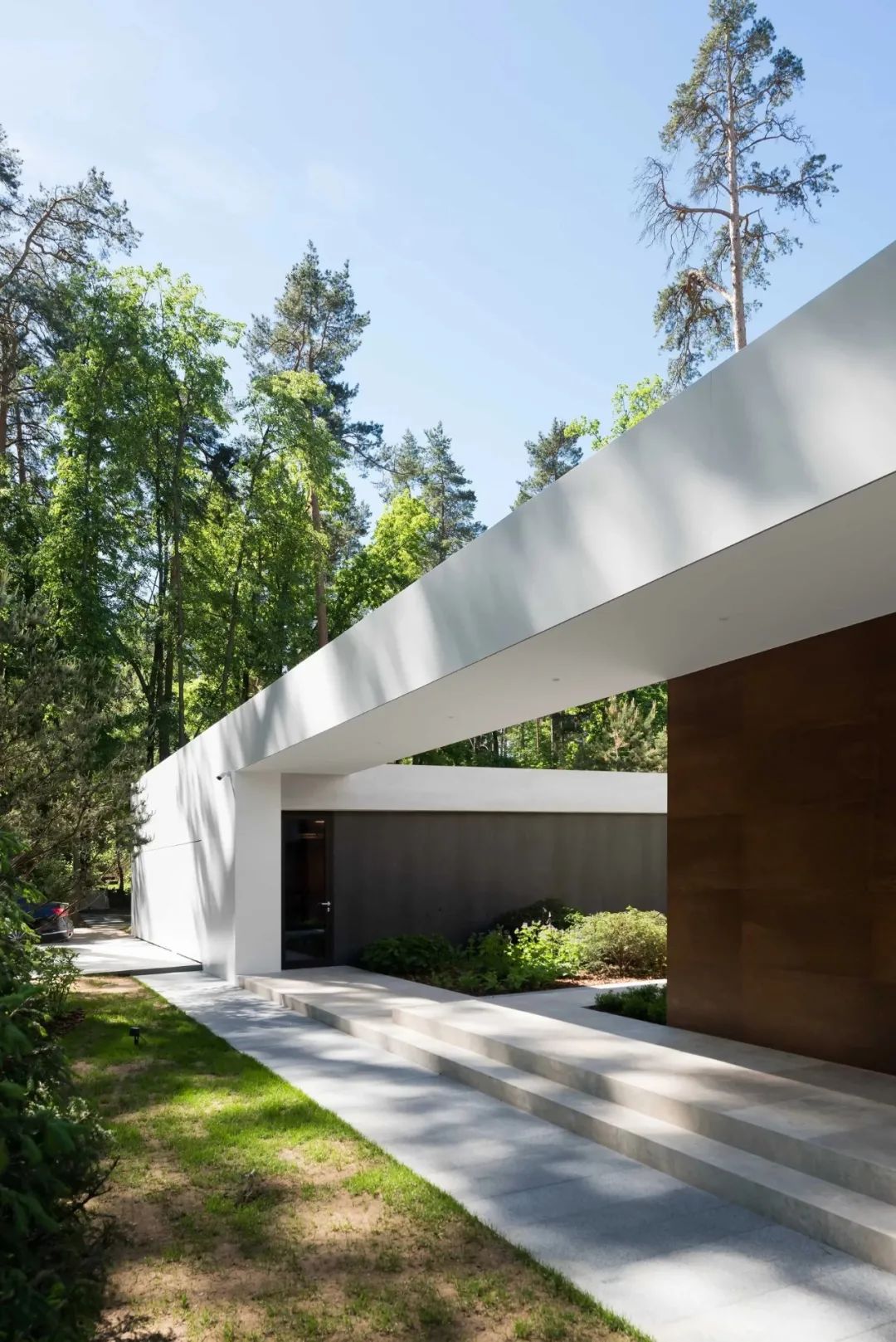 莫斯科郊区别墅，极简美学与自然融合的典范-9