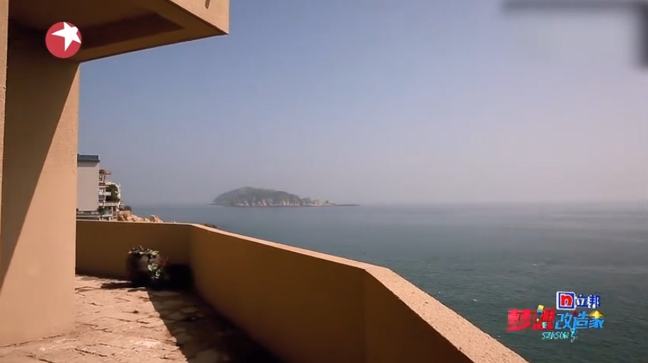 《梦想改造家》封神之作：同样花了130万，爆改悬崖之上老破危房，真的太牛了！-126