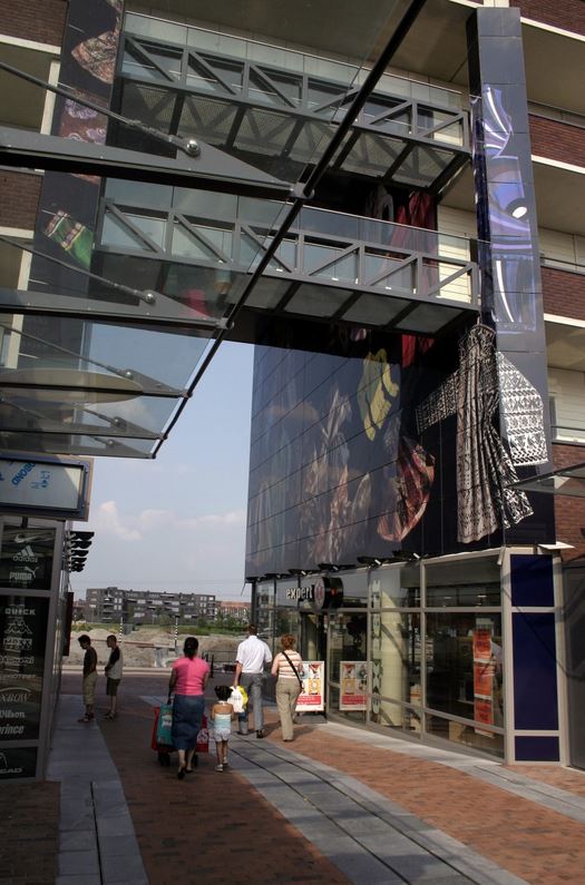 河畔购物中心的绿色设计-10