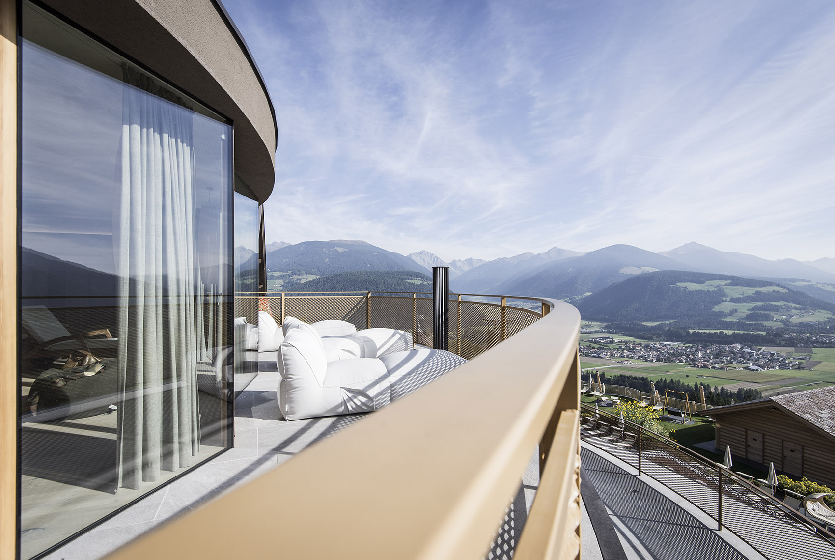 游弋于天地间 & 拥有漂浮大泳池的意大利Hubertus 酒店 / noa* -91