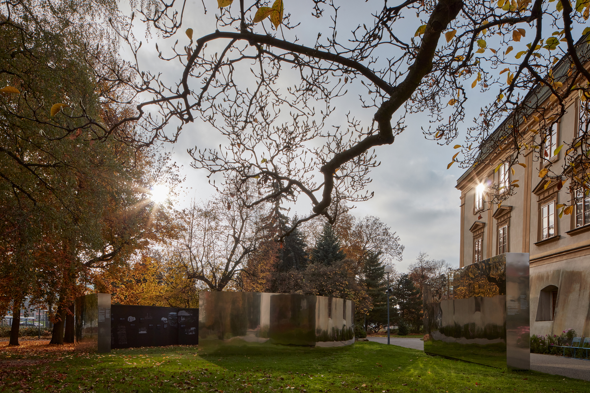 Mirrors of Zlín Installation / Loom on the Moon-40