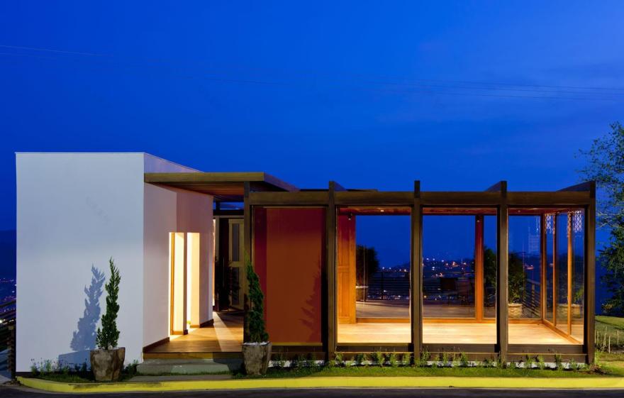 巴西 Campos de Jordão 的透明图书馆咖啡厅-12