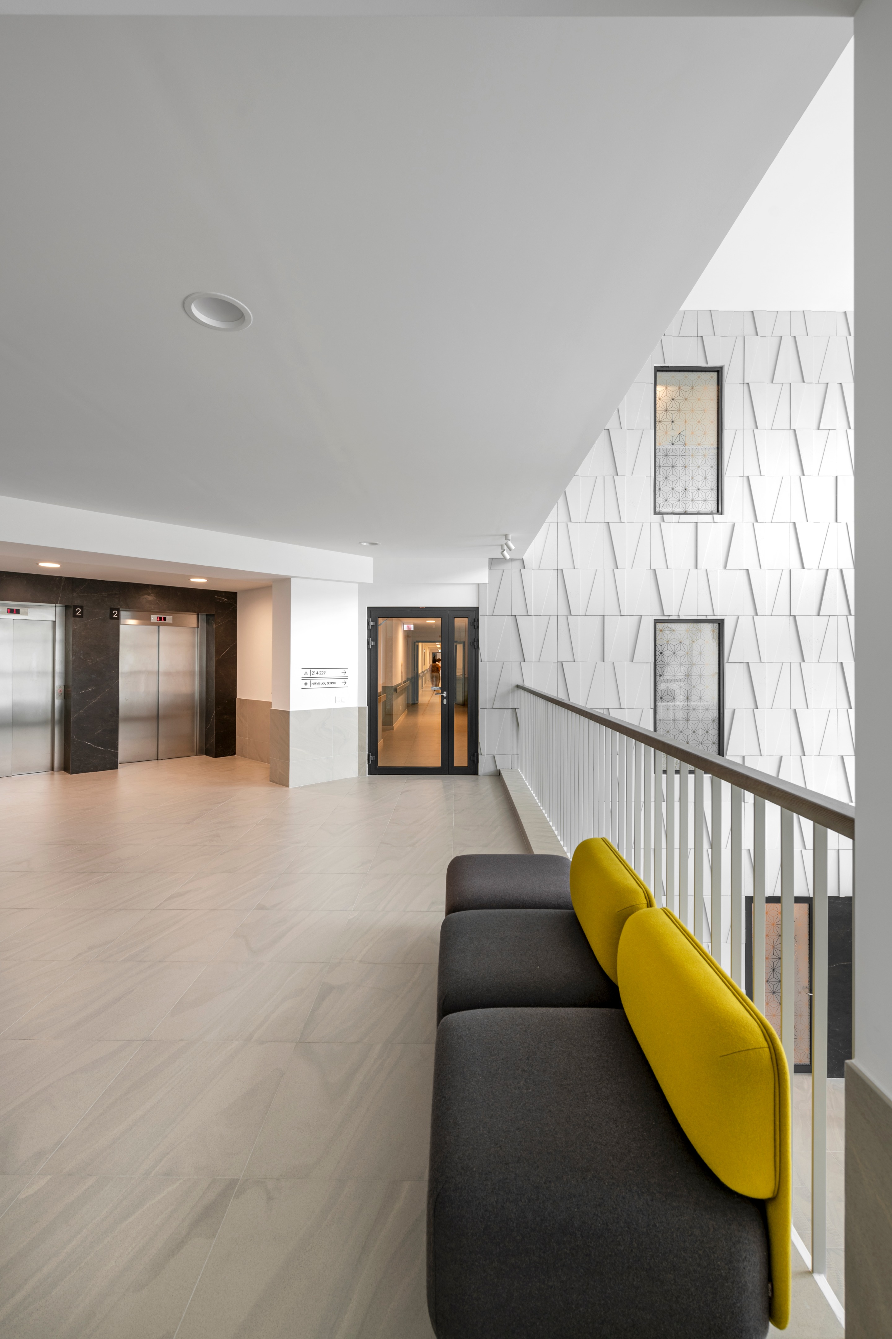 复古与现代共融，打造 70 年代建筑的焕新魅力-11