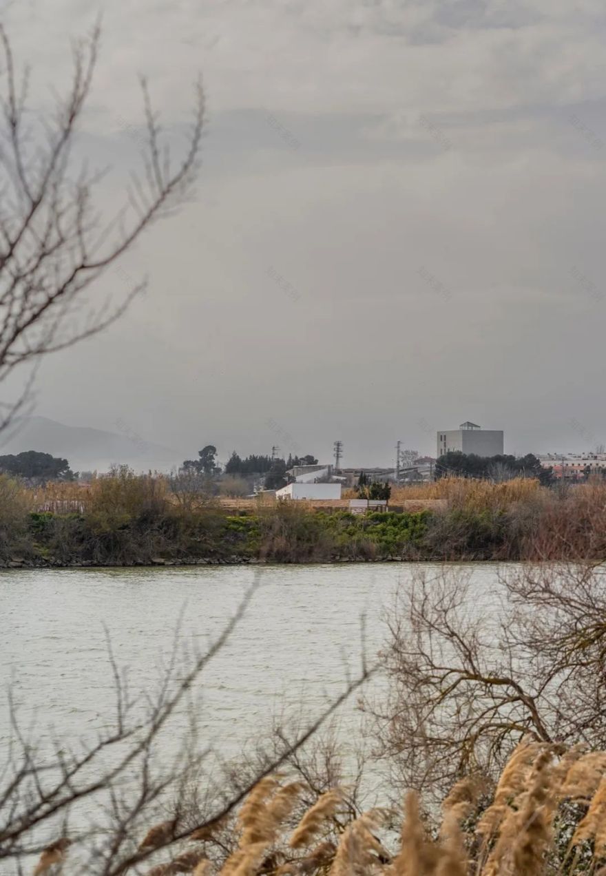 AZUCARERA公寓楼:回应地景的零能耗集体住宅-28