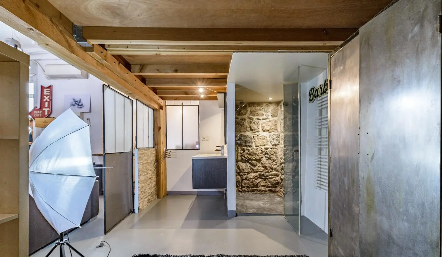 尼斯旧车库改造的纽约风格 loft-12