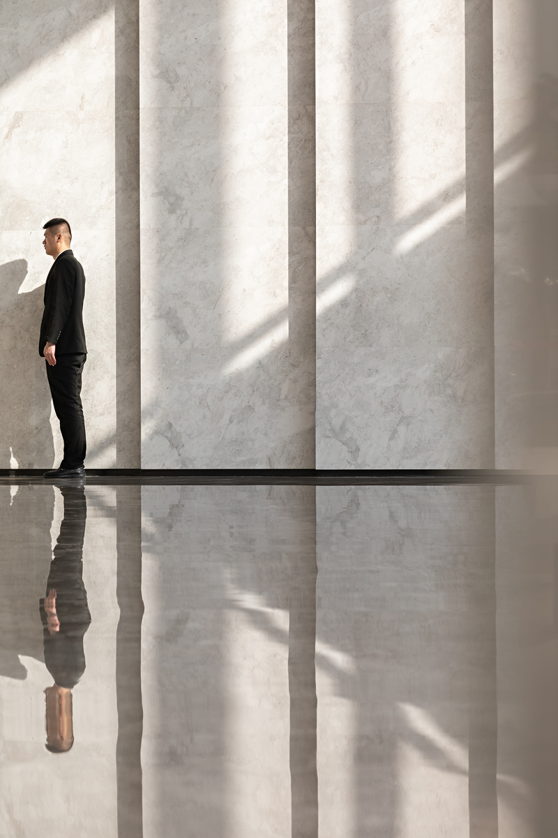 景枫中心大堂与电梯厅 | 春季西装的优雅呈现-17