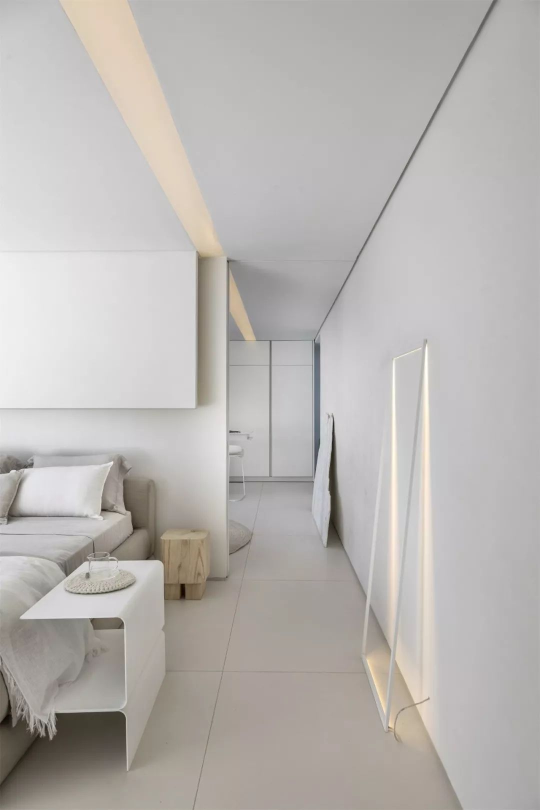 两个集装箱改造的极简主义微型住宅  Marilia Pellegrin-29