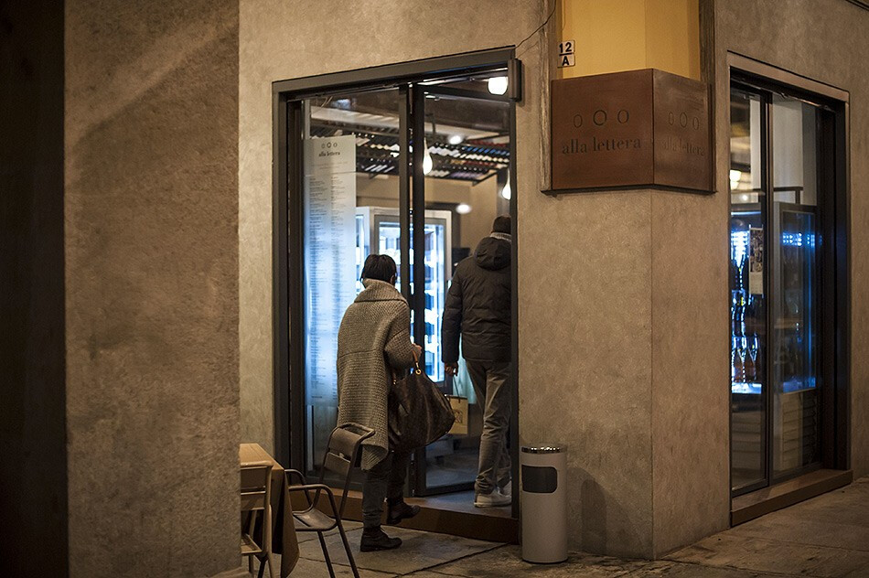 字里行间,手工精神的餐饮空间-21