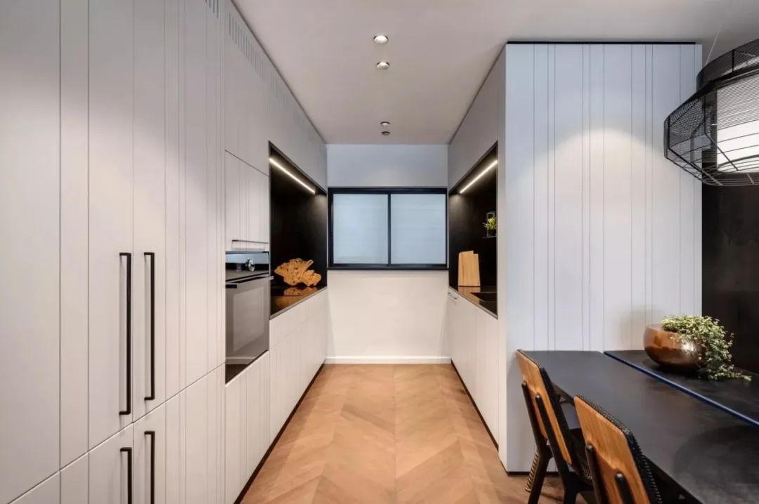 特拉维夫顶层住宅,黑白色调的时尚空间-101