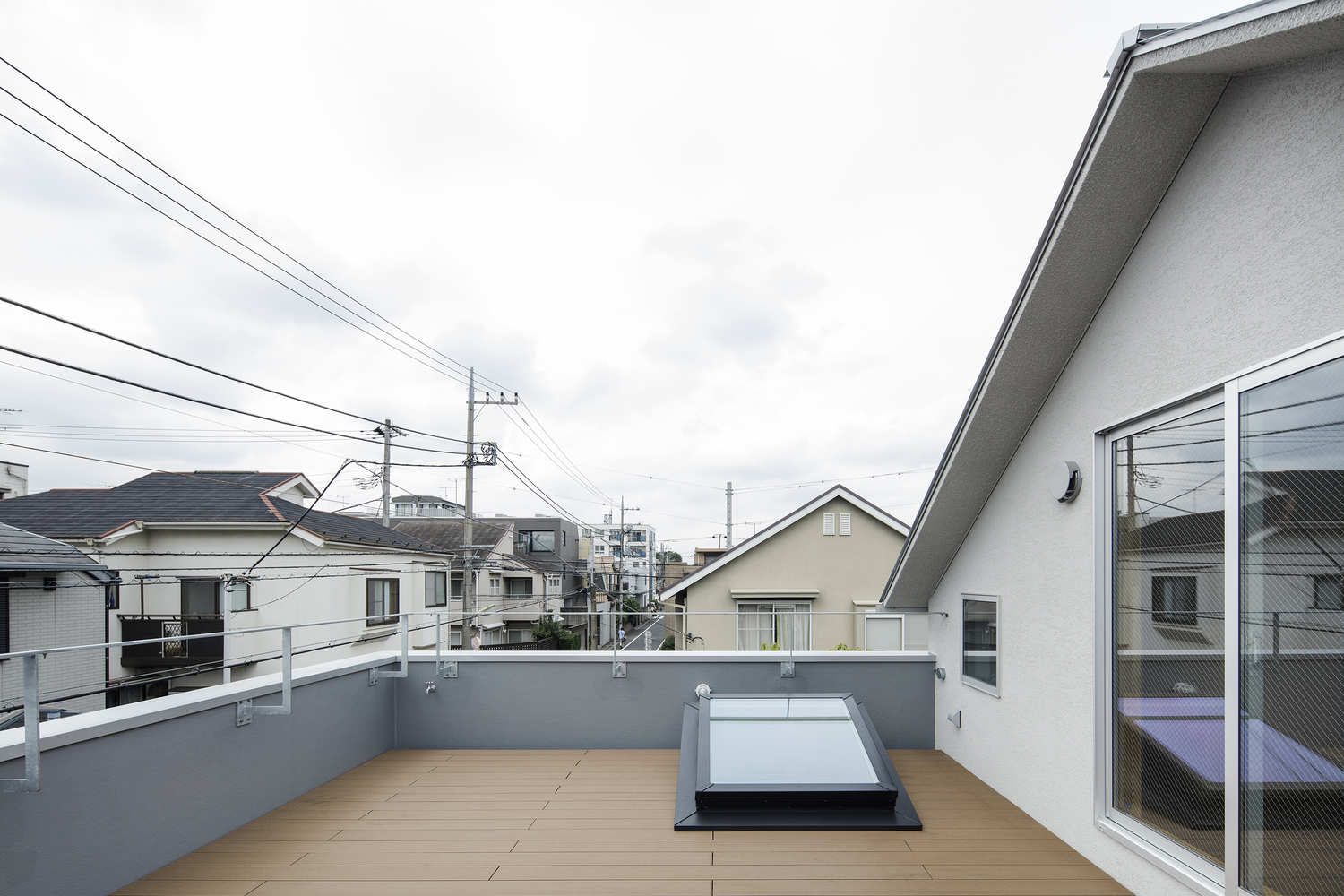 东京住宅区的车库变大厅设计-58