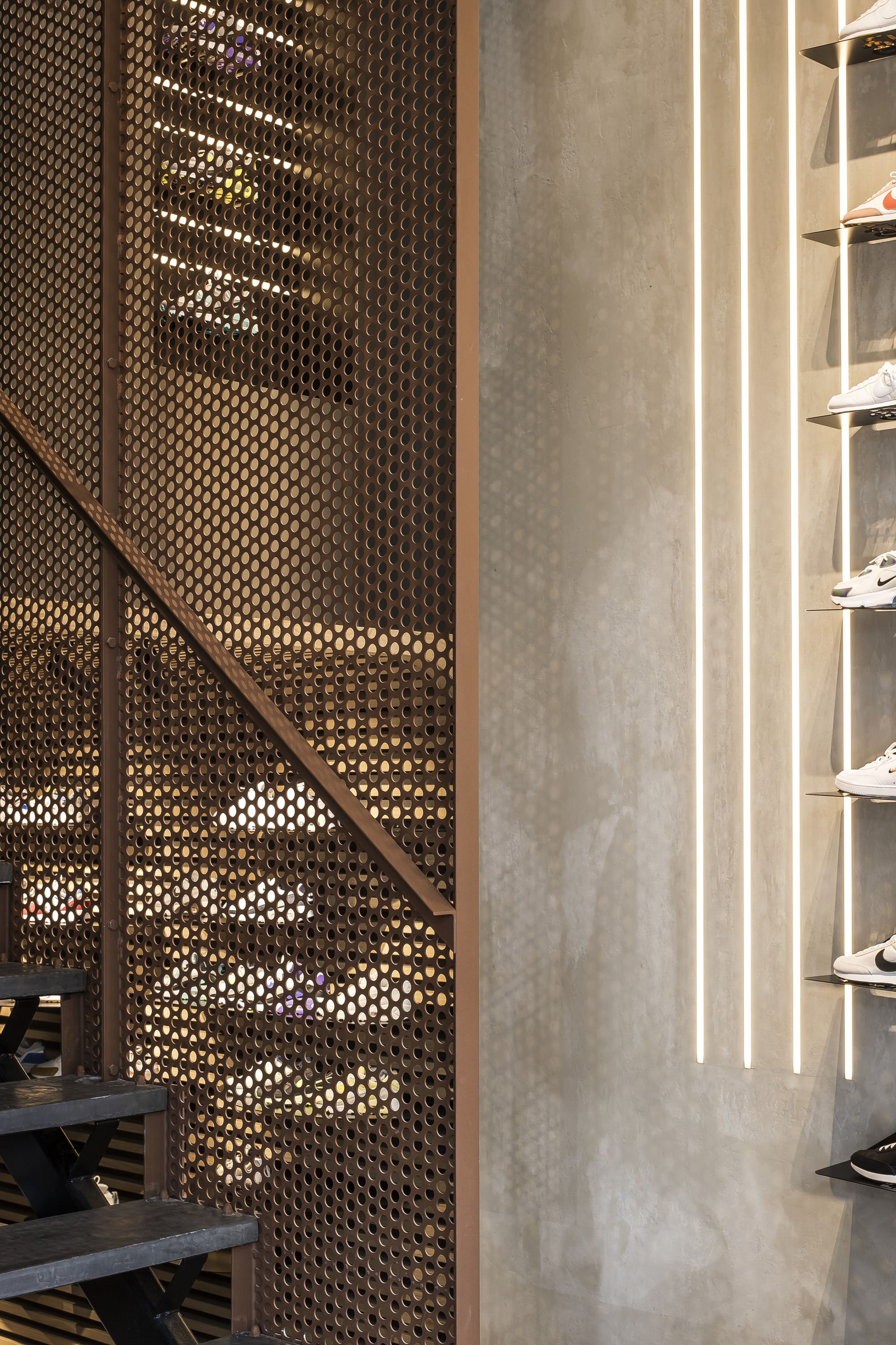 荷兰阿姆斯特丹运动鞋商店设计丨Barde + vanVoltt-33