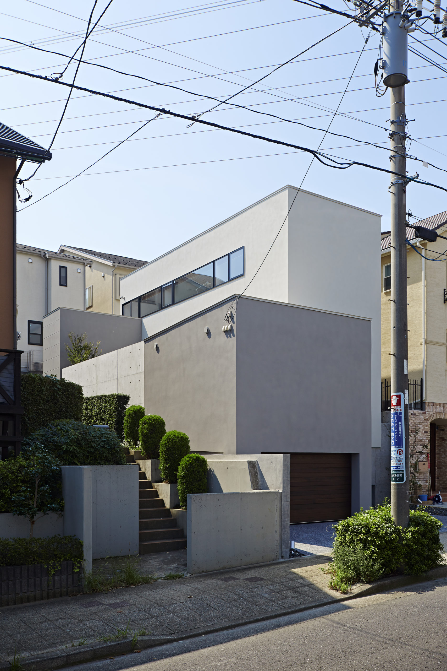garage house with morning light courtyard | Genki Tsubasa Architects and Associates-4