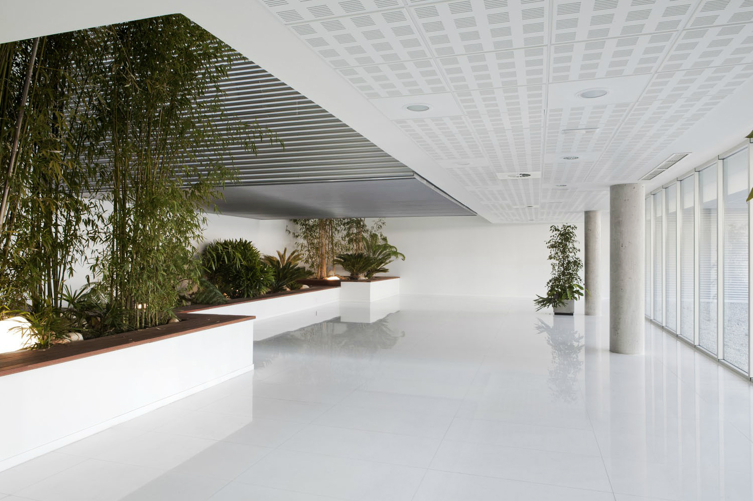 Antonio Matres Studio 打造铝制物流制造办公一体化建筑-10