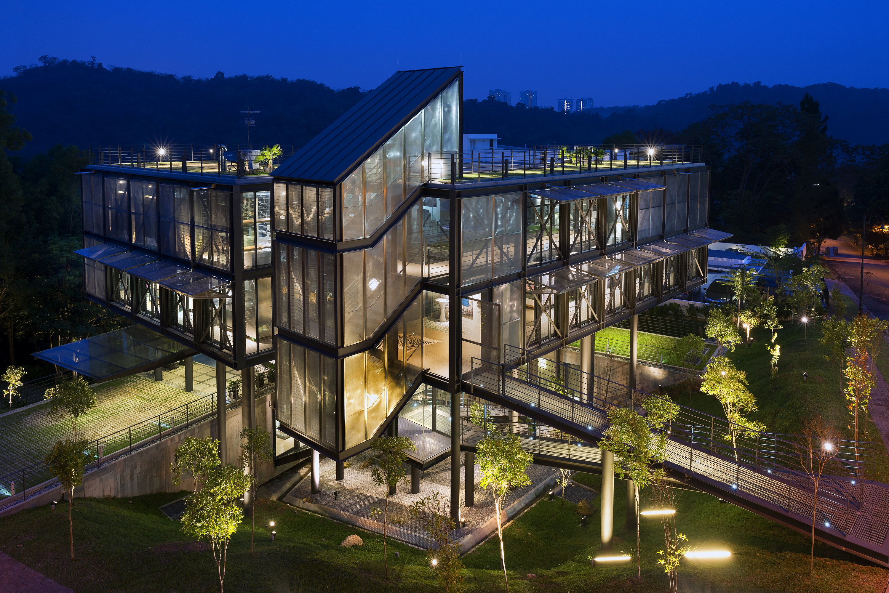 Cantilever House | Design Unit Sdn Bhd-24