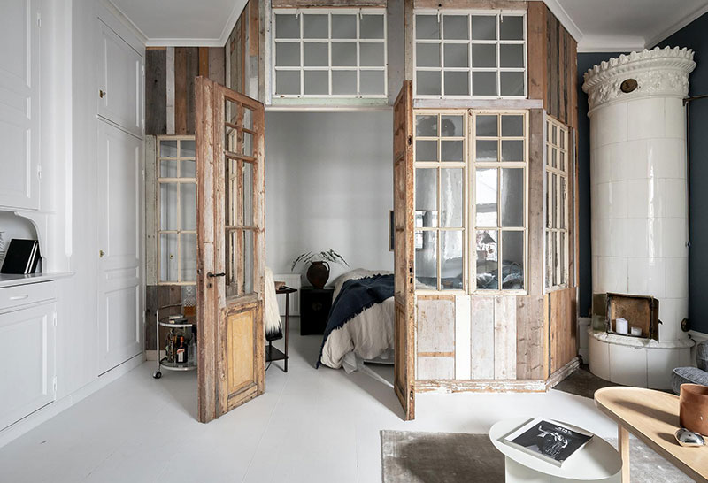 瑞典 44 平米独特小公寓 | 蓝墙与复古隔断的惊艳之作-8