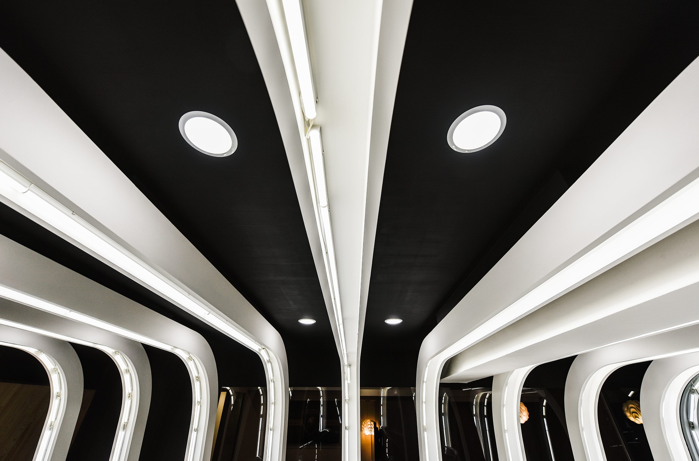 颠覆传统的汽车展厅设计-13