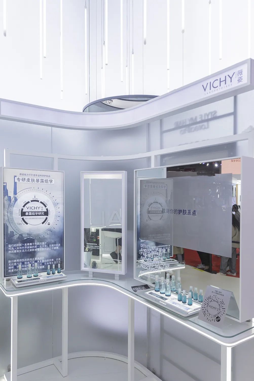欧莱雅 CIIE 2020 展位设计 | 悬浮盒子展现多样品牌-31