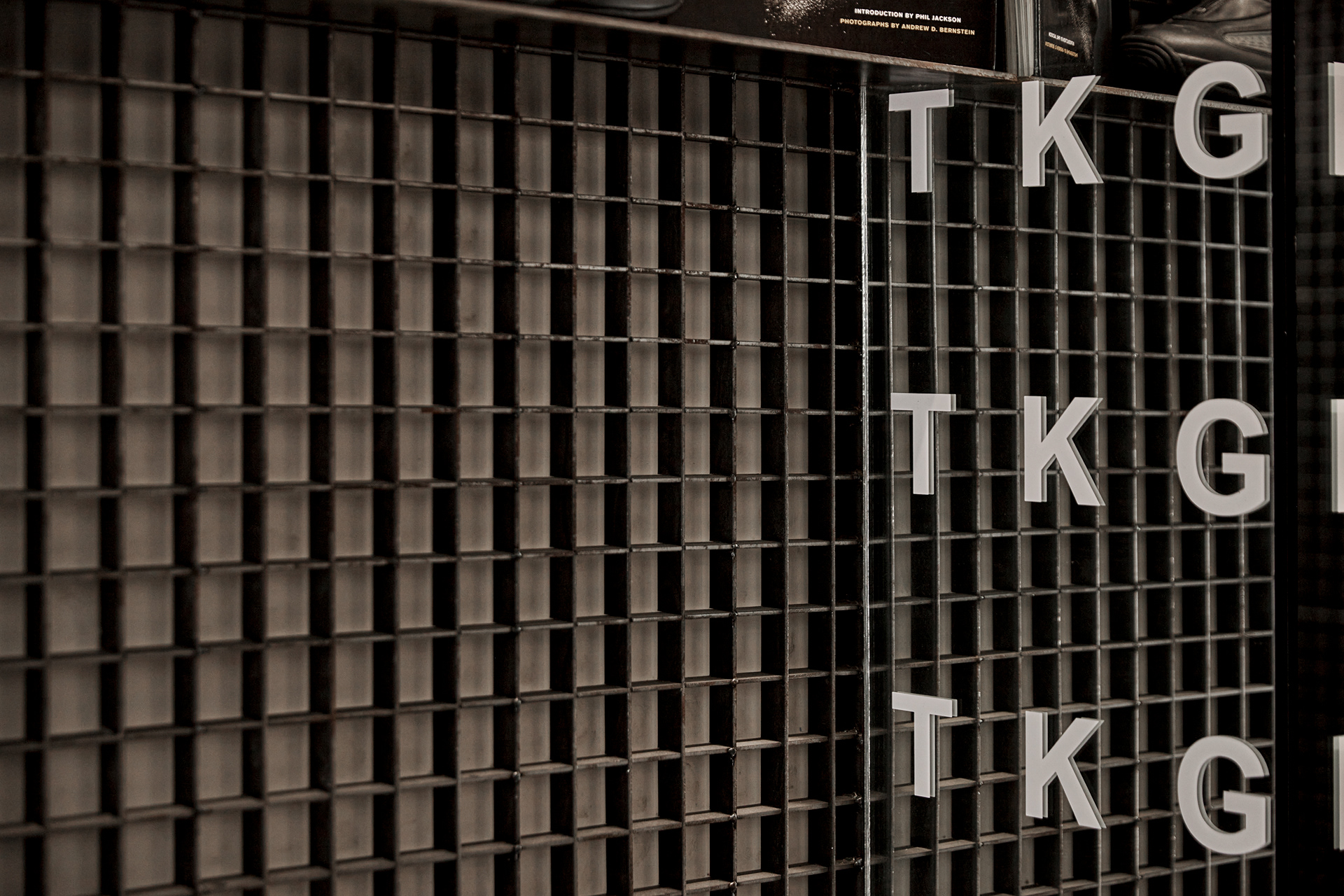 鞋类护理旗舰店丨越南胡志明市丨Emem Design-13