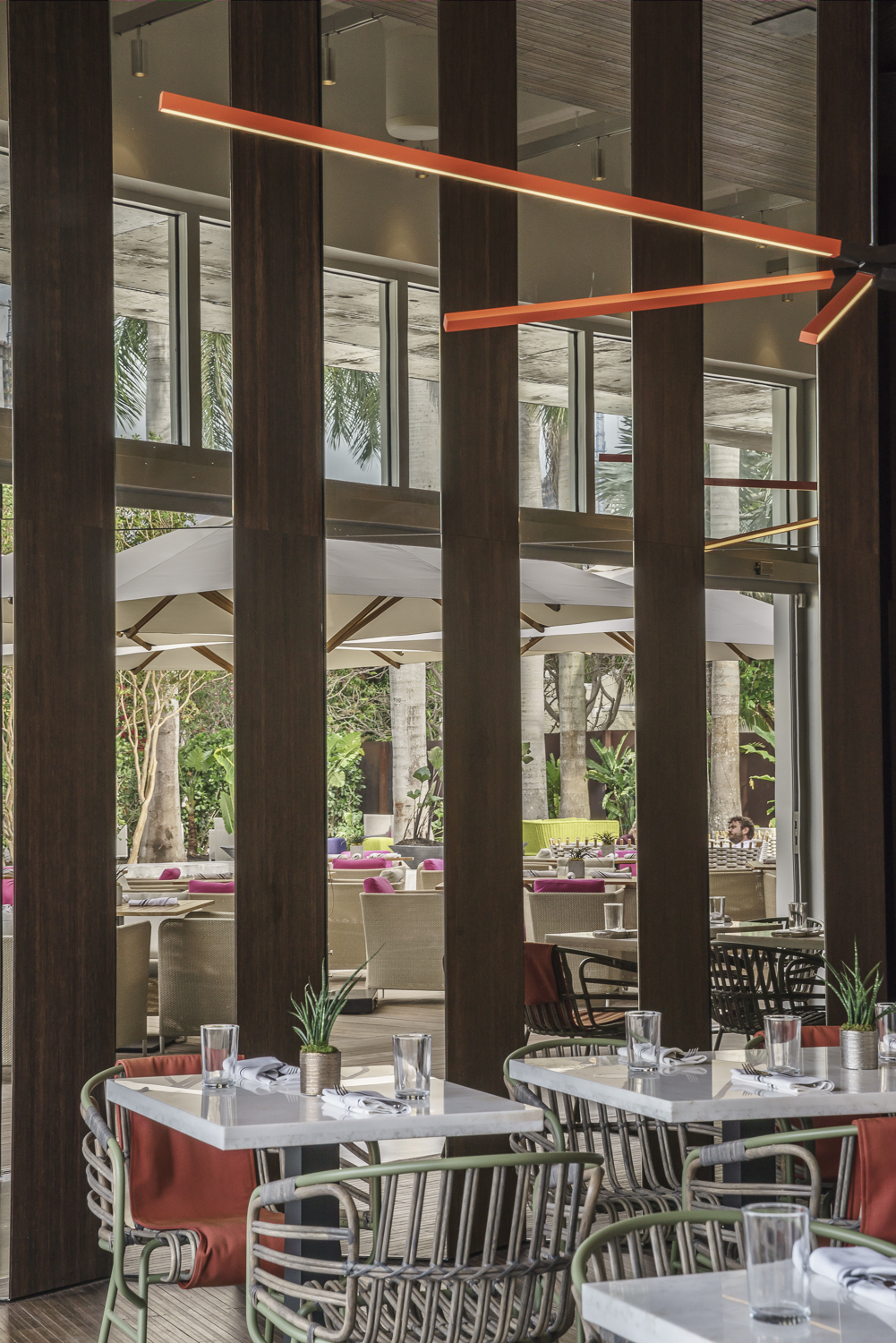 迈阿密“植物食品葡萄酒”餐厅 | 室内外的融合与多感官体验-6