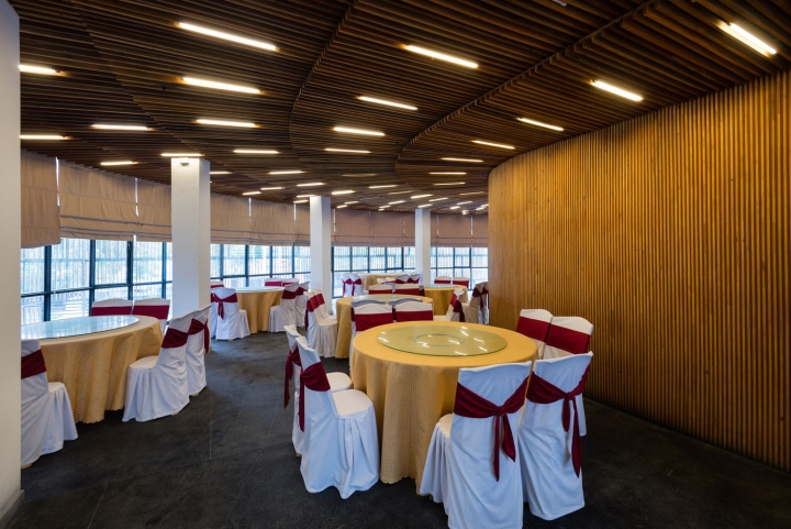 越南 Vinh 市中心的绿色环保酒店设计-32