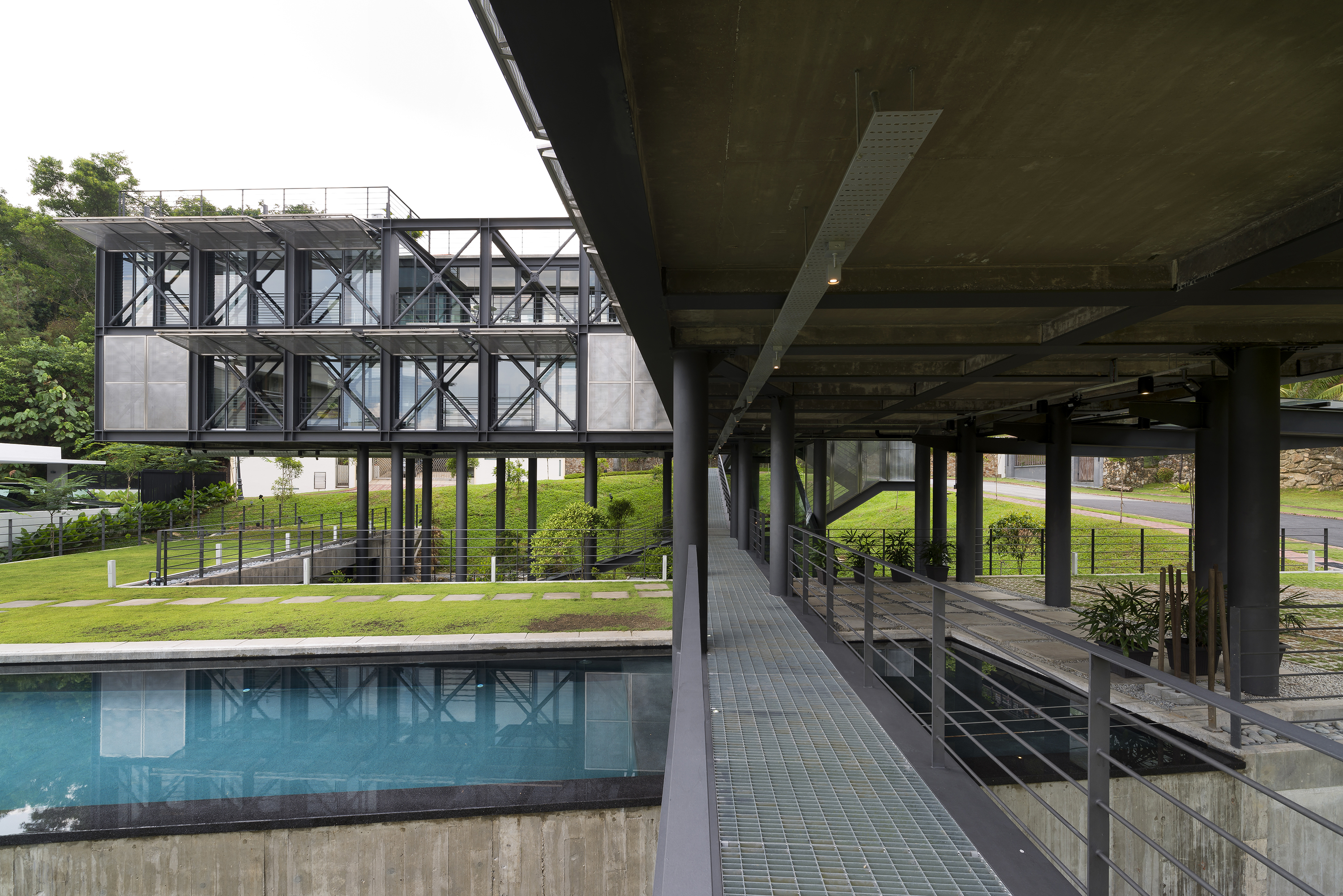 Cantilever House | Design Unit Sdn Bhd-21