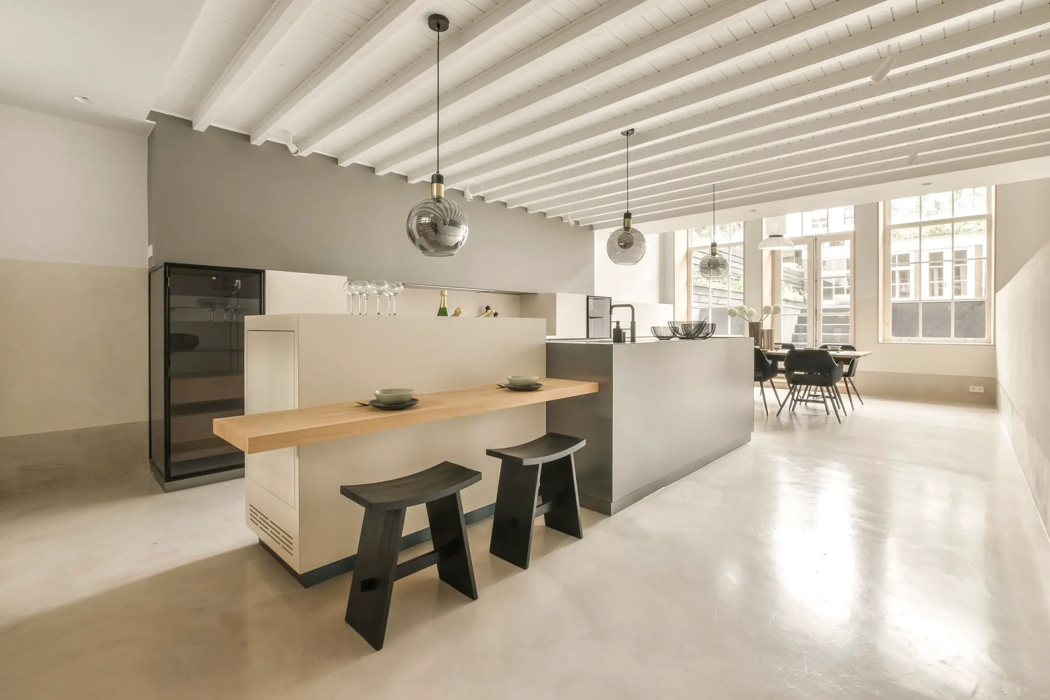 阿姆斯特丹复古多层住宅,黑灰设计诠释日式美学-1