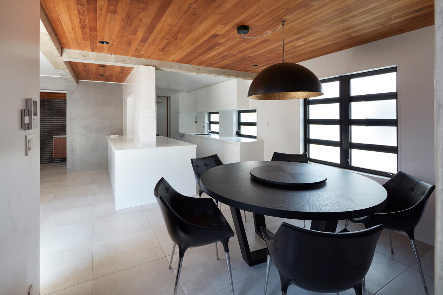 东京 Komazawa 工业风住宅 | 混凝土与木头的温暖对比-5