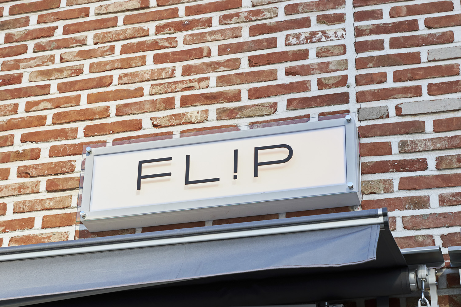 13 平米极简咖啡厅 | 小空间的大设计-15