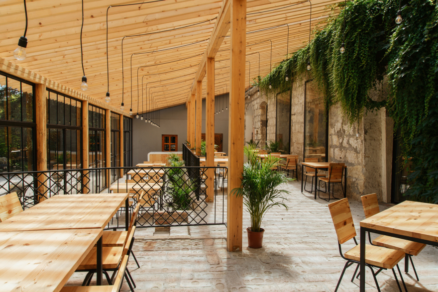 绿意盎然的酒窖餐厅-17