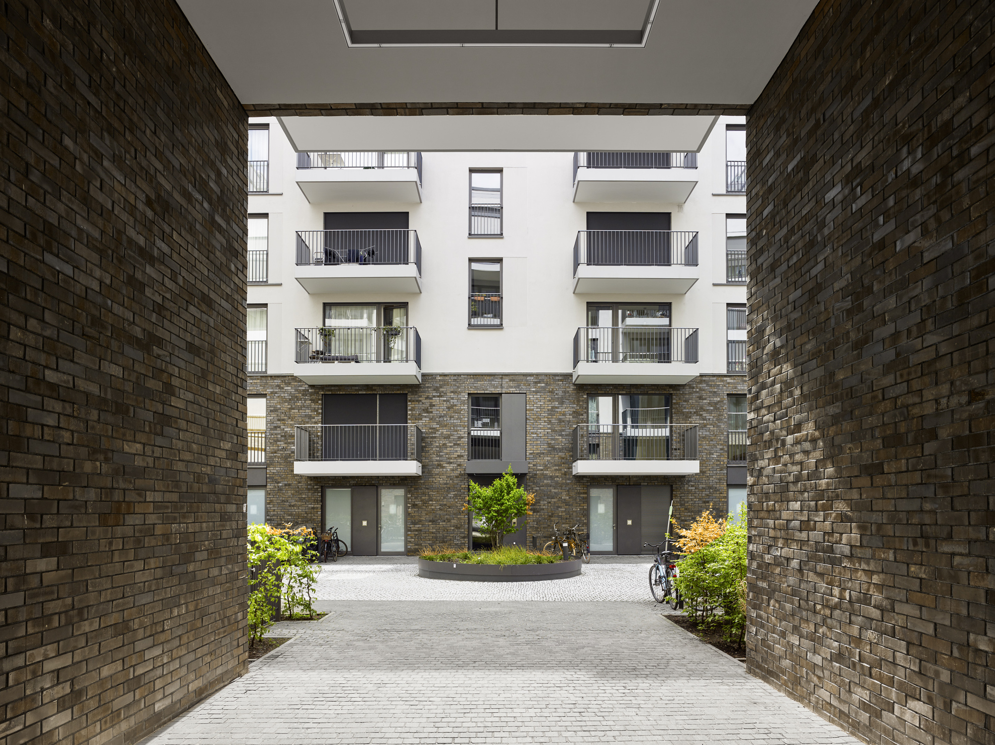 3 Hoefe Office and Residential Building / Tchoban Voss Architekten-27