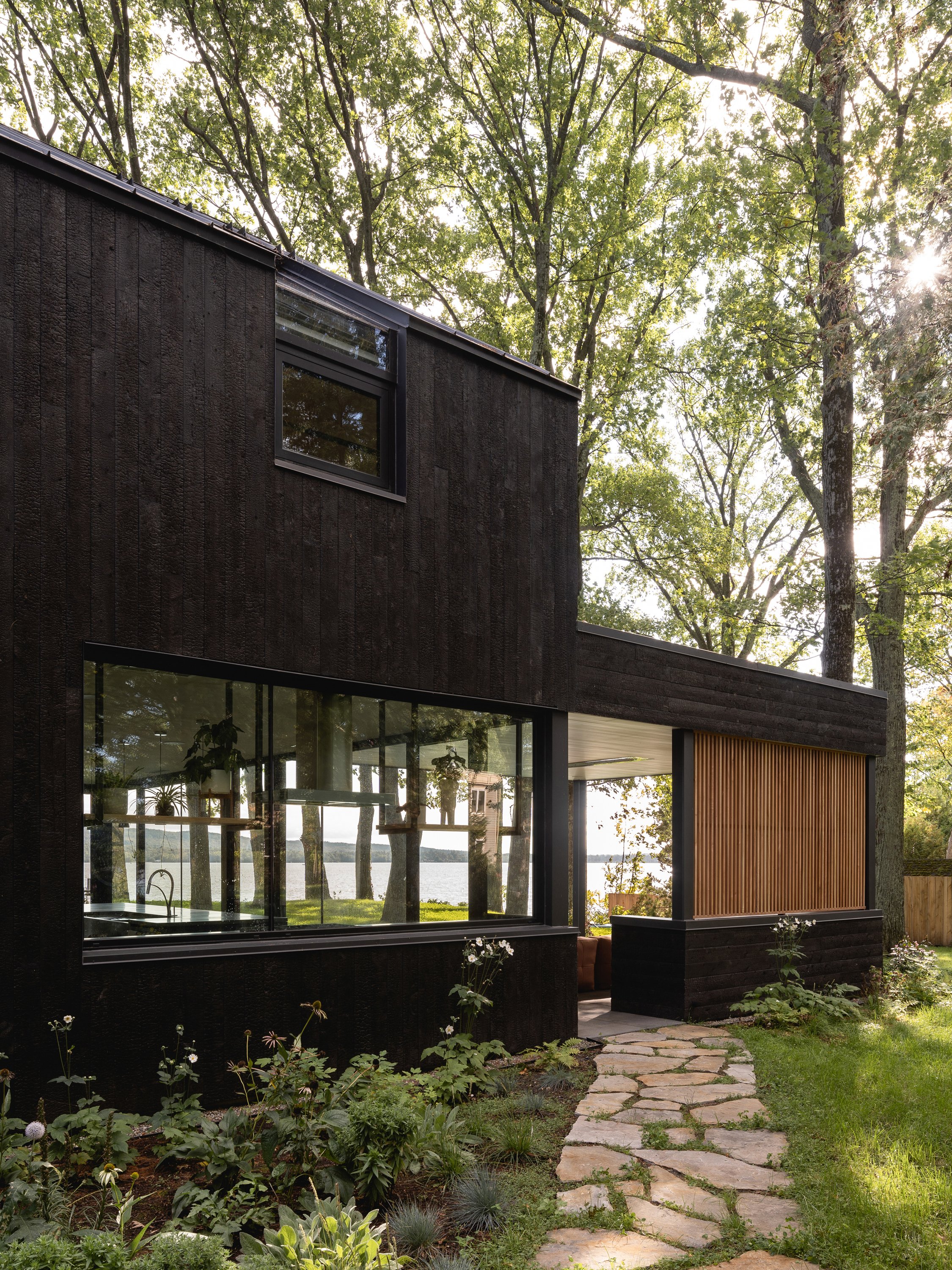 魁北克湖畔绿色别墅丨加拿大魁北克-24