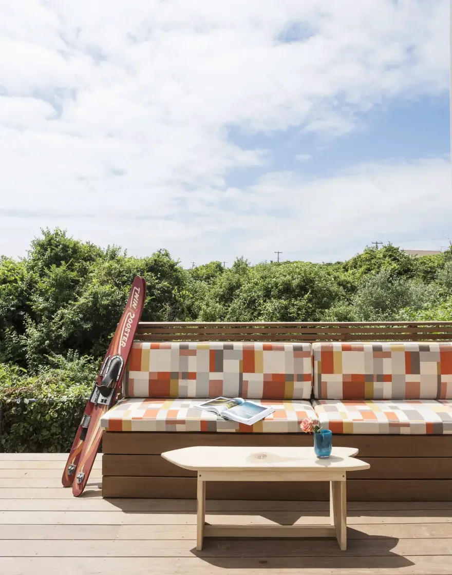 诺沃格拉茨夫妻打造 Hamptons 海边冲浪小屋-12