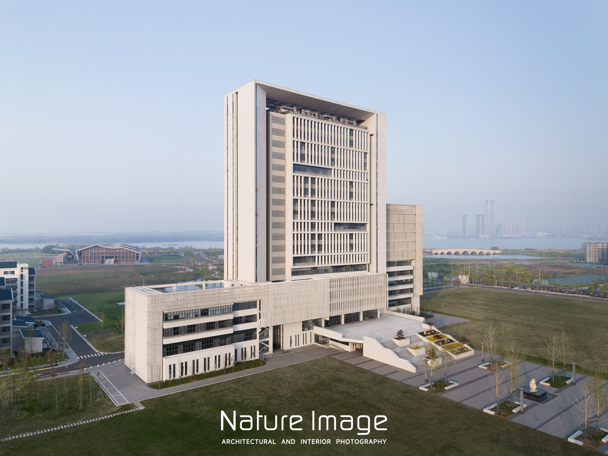 江南大学宜兴校区研究生院一号科研楼丨中国江苏丨华南理工大学建筑设计研究院-11