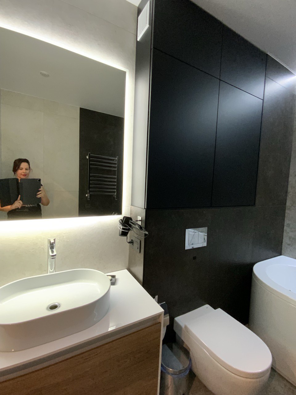 apartment design in dark colors-7