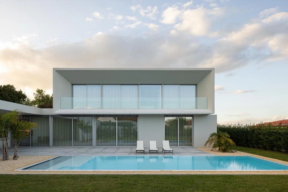 以自然采光与户外空间为核心   极简白色住宅  Arquitetura501-29