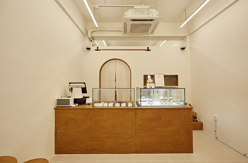 温暖工业风 8 坪金属甜点店室内设计-6