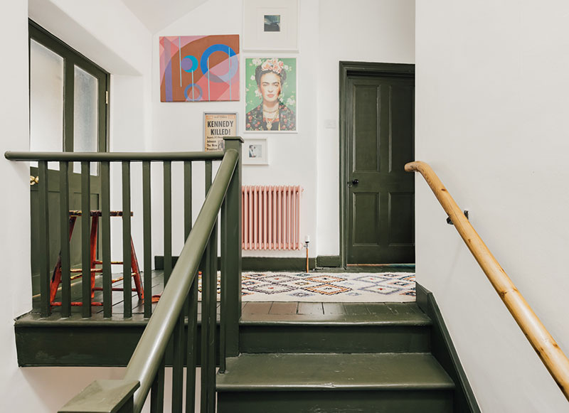 英国 200 年历史的彩色小屋-23