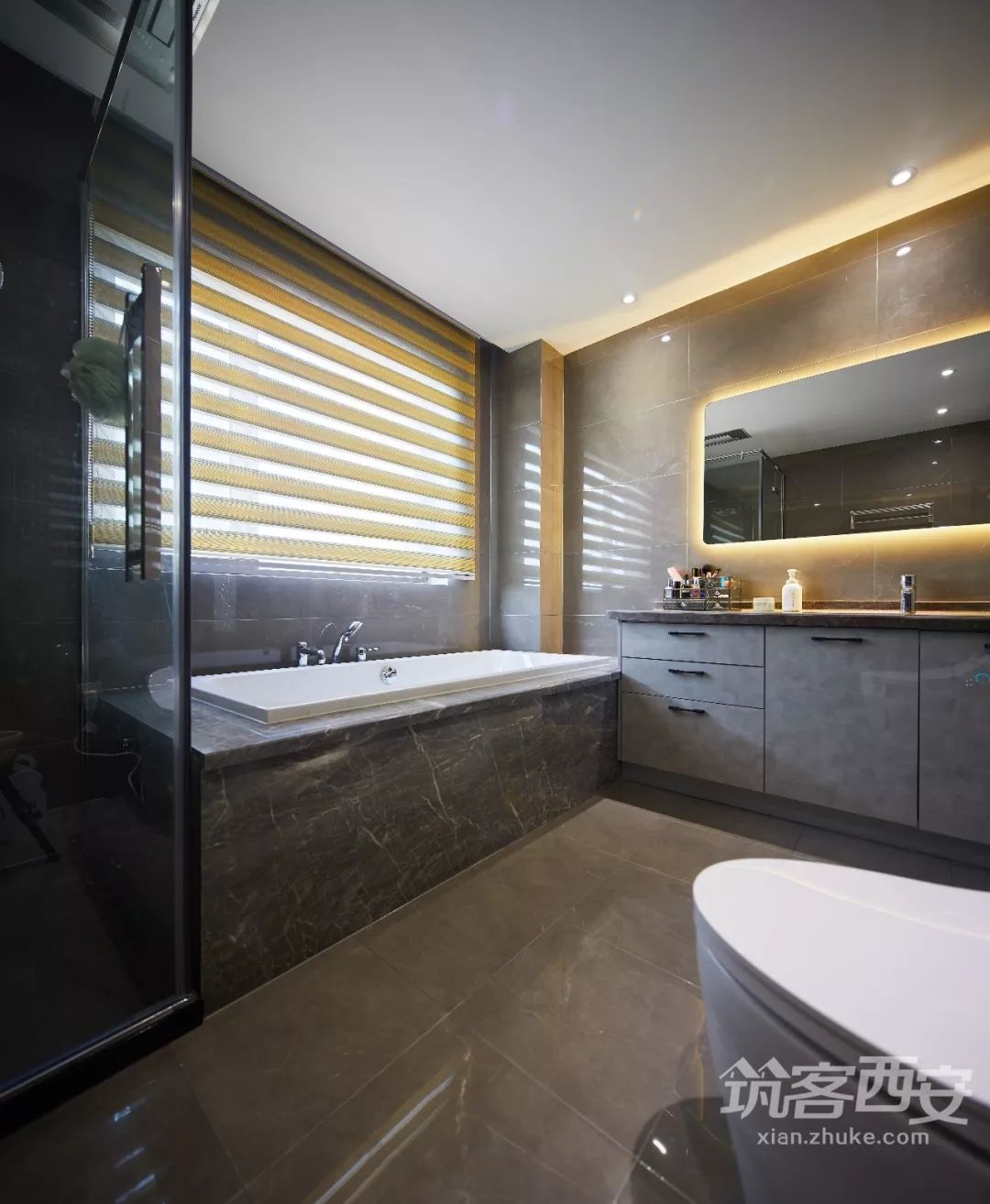 黑白灰的现代简中婚房，温馨与品味的完美融合-75